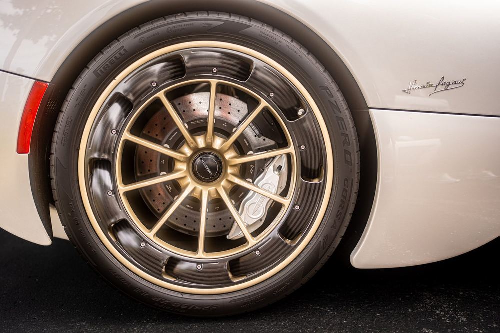 Pagani Utopia, Wheel and signature