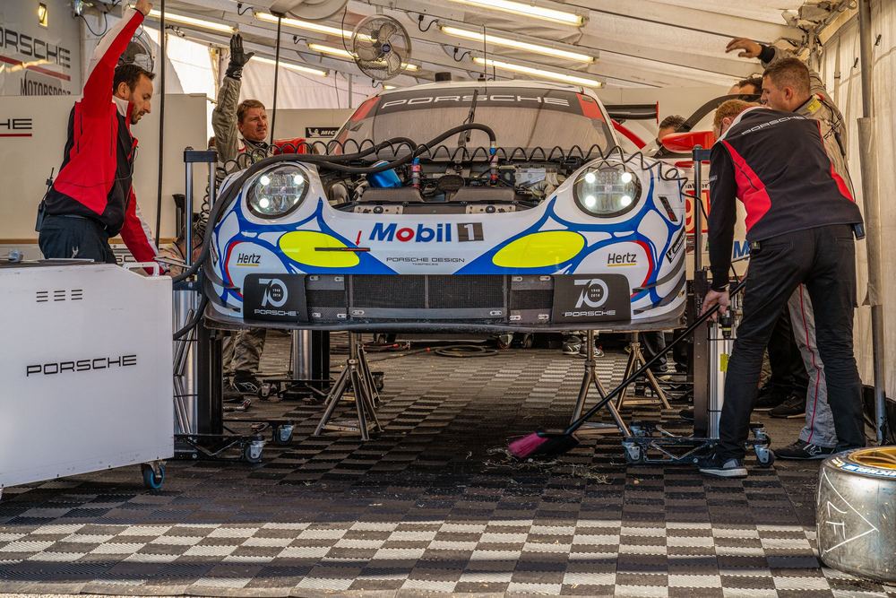 Porsche GT Team, Garage detail