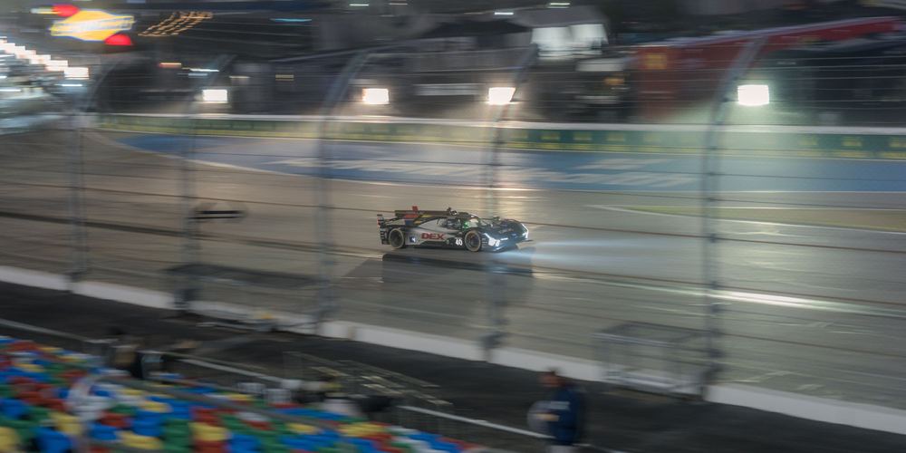 LMDh, Night · Elevated grandstand