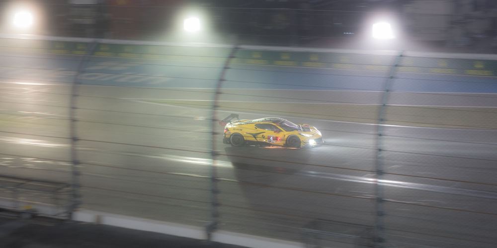 Ferrari 296 GT3 · Yellow, Night fog